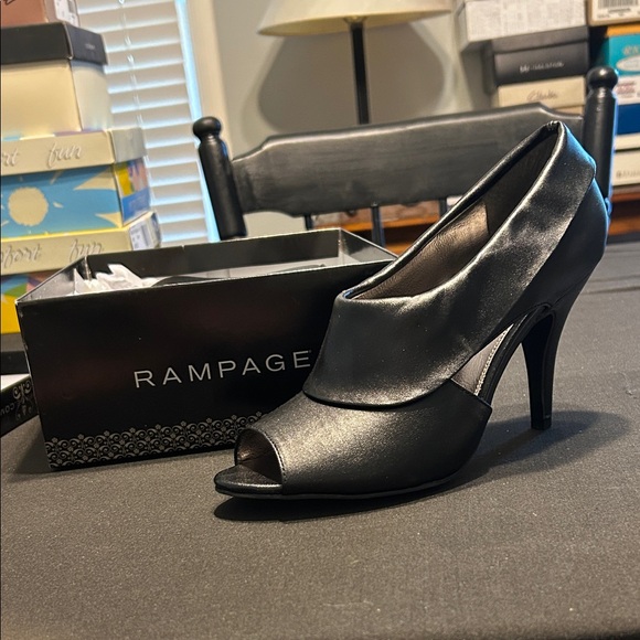 Rampage Sleek Black Peep Toe Heels - Picture 1 of 3